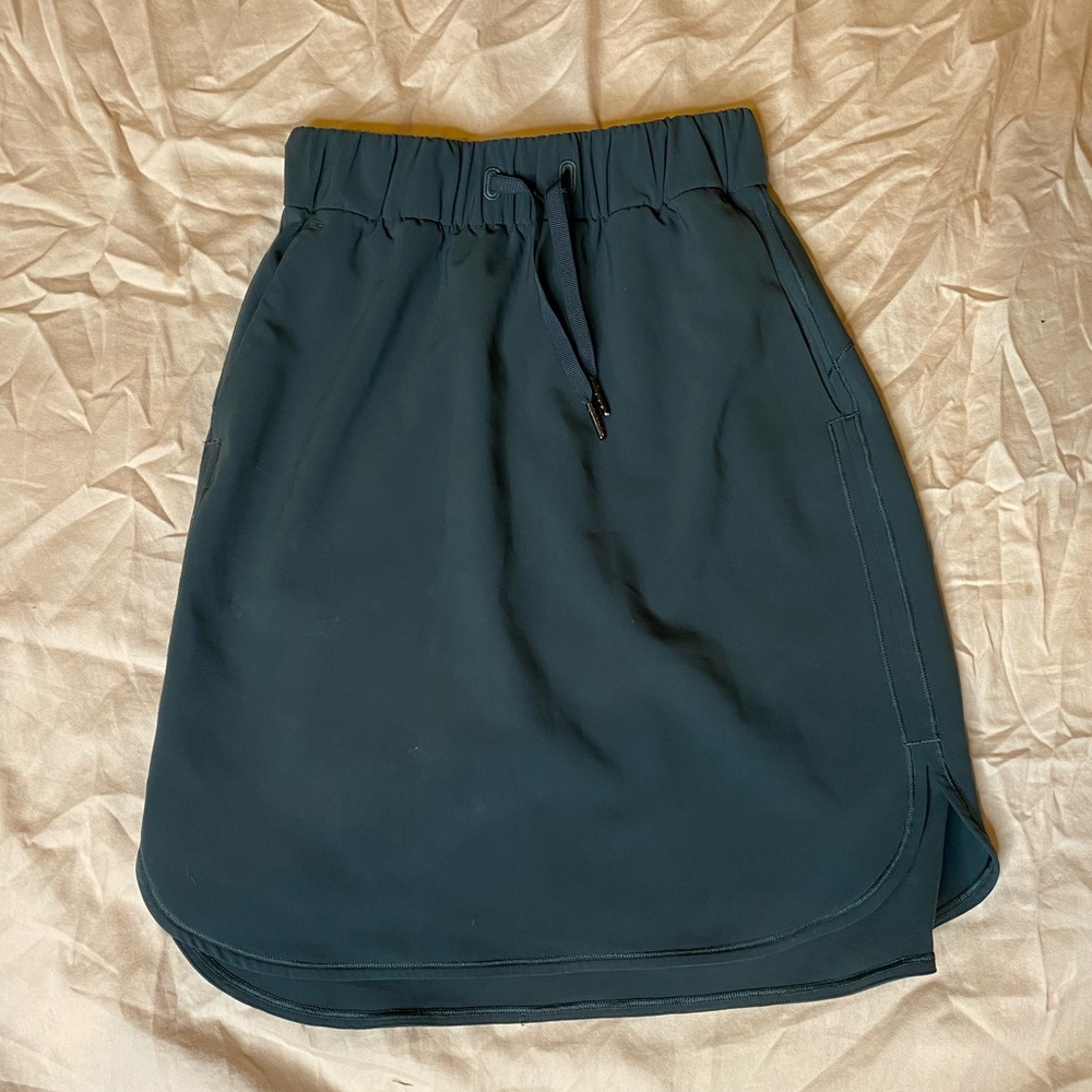 LIKE NEW LULULEMON SKIRT
